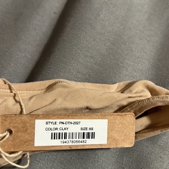 Skims Fits Everybody  Thong - Picture 16 of 16